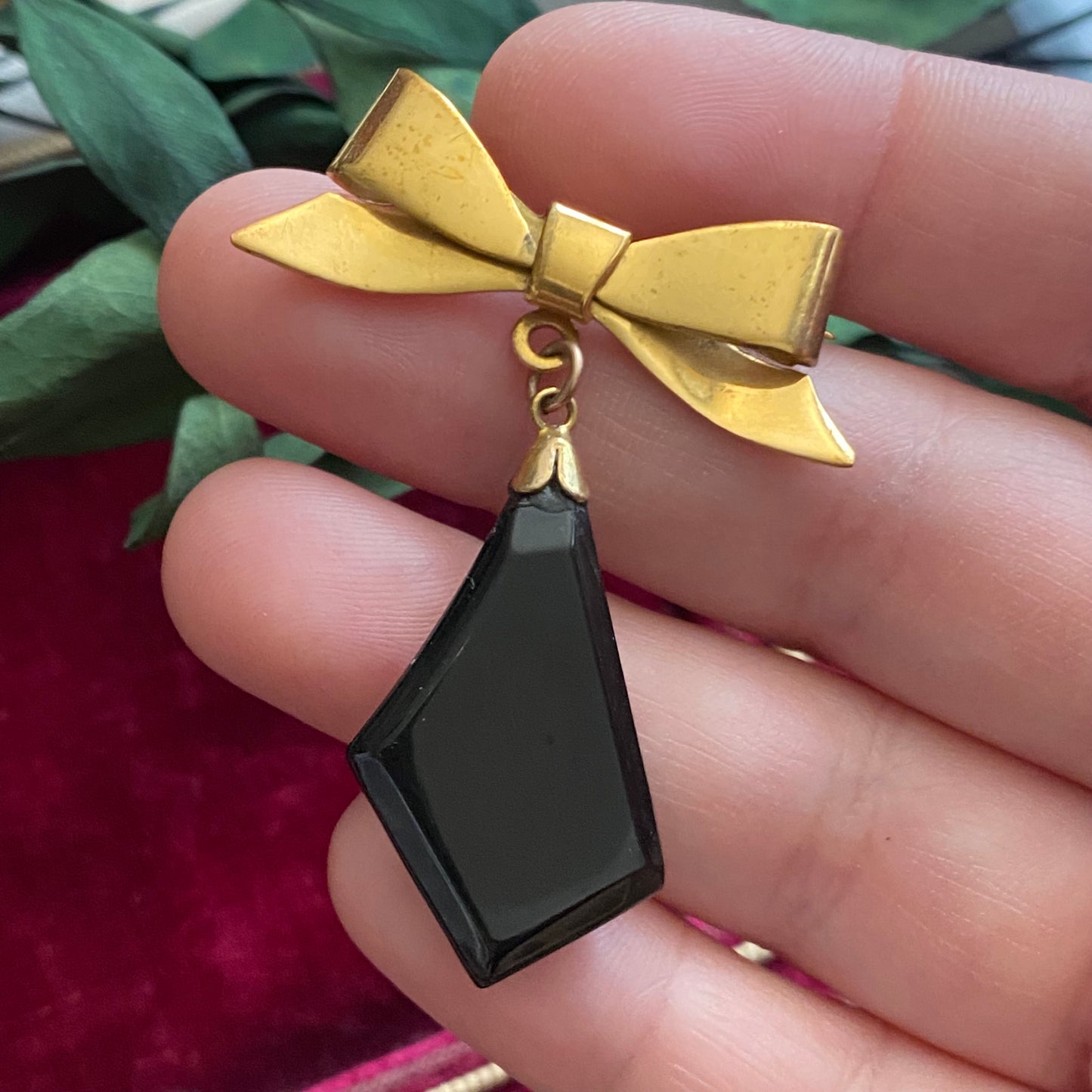 Antique Rolled Gold Bow Whitby Jet Dangle Pin Brooch