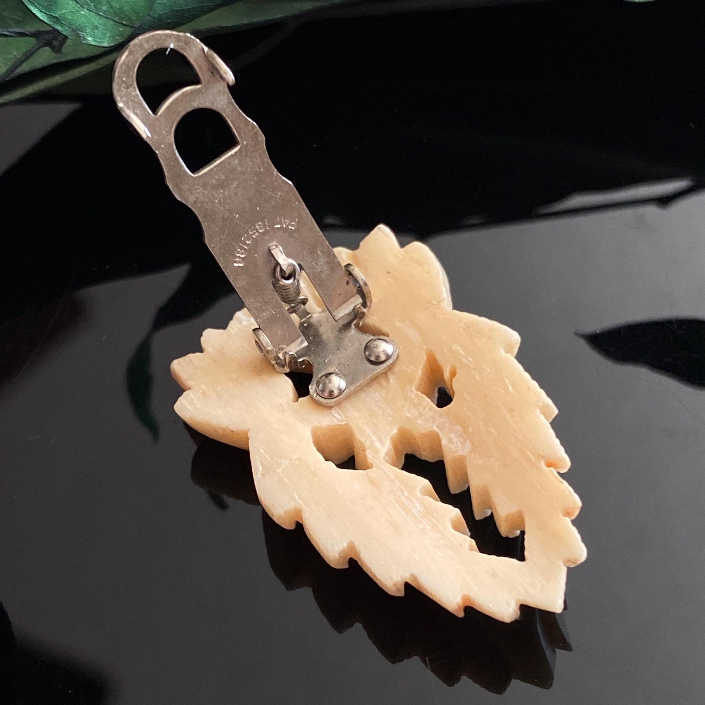 Vintage Carved Flower Dress Clip