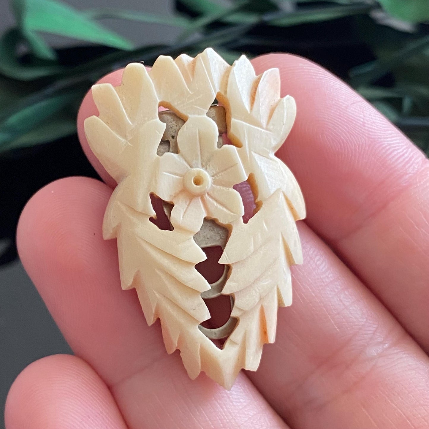 Vintage Carved Flower Dress Clip