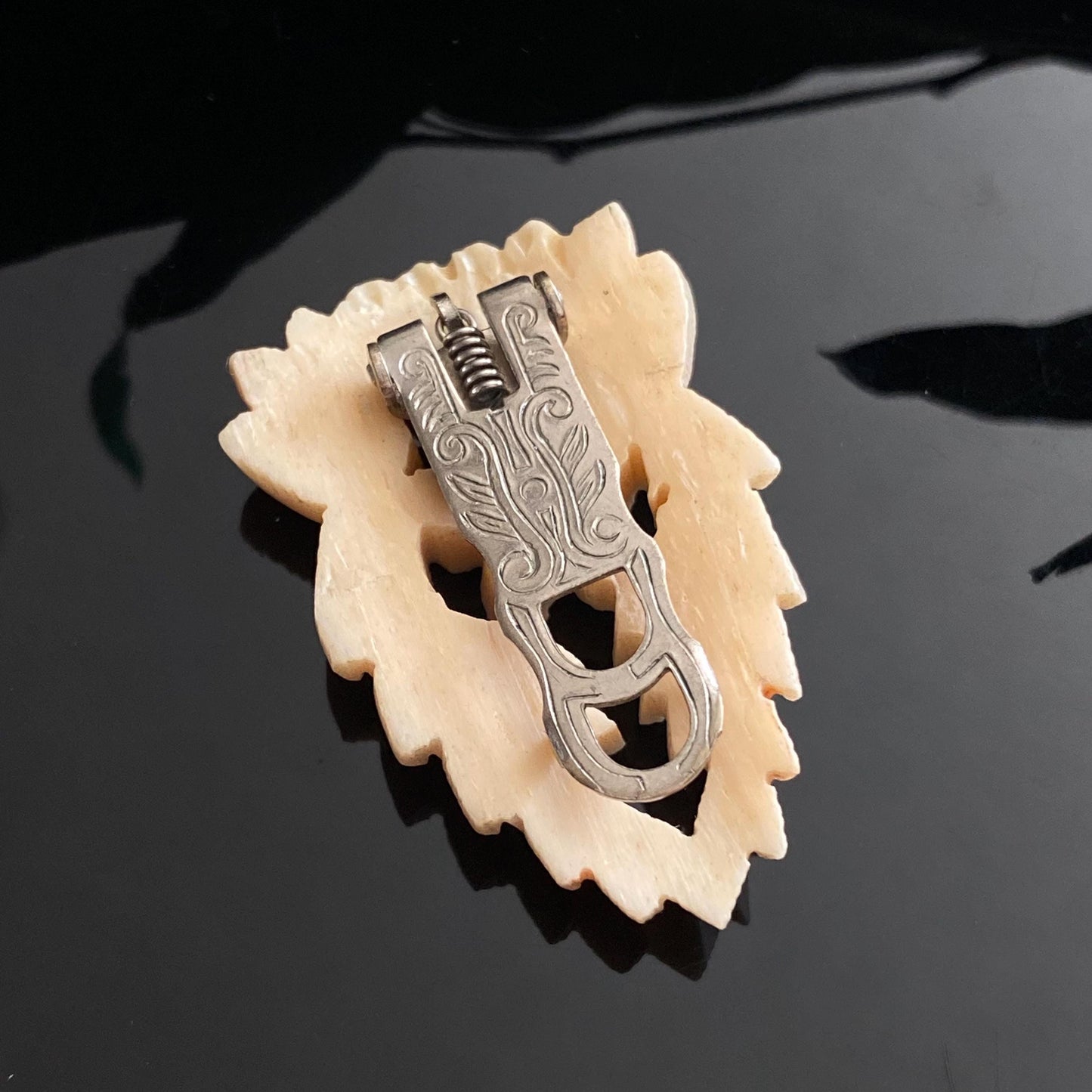 Vintage Carved Flower Dress Clip