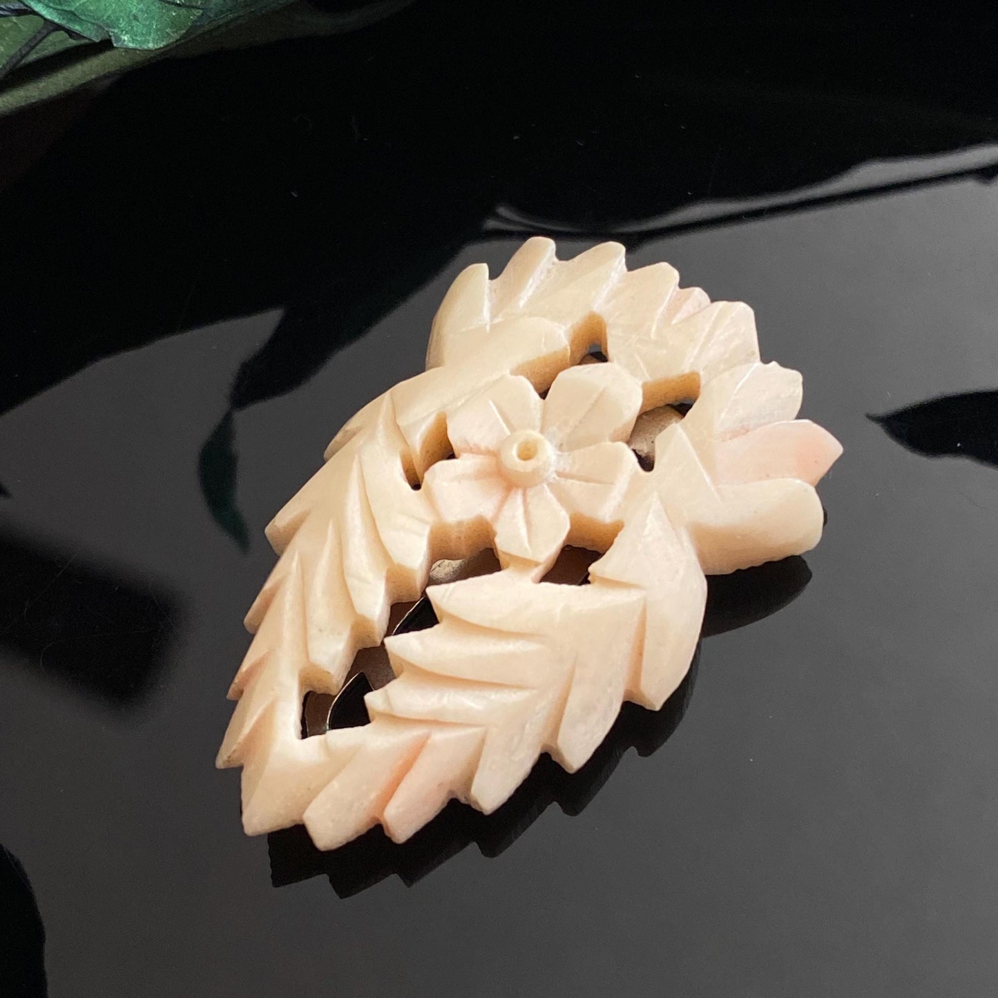Vintage Carved Flower Dress Clip