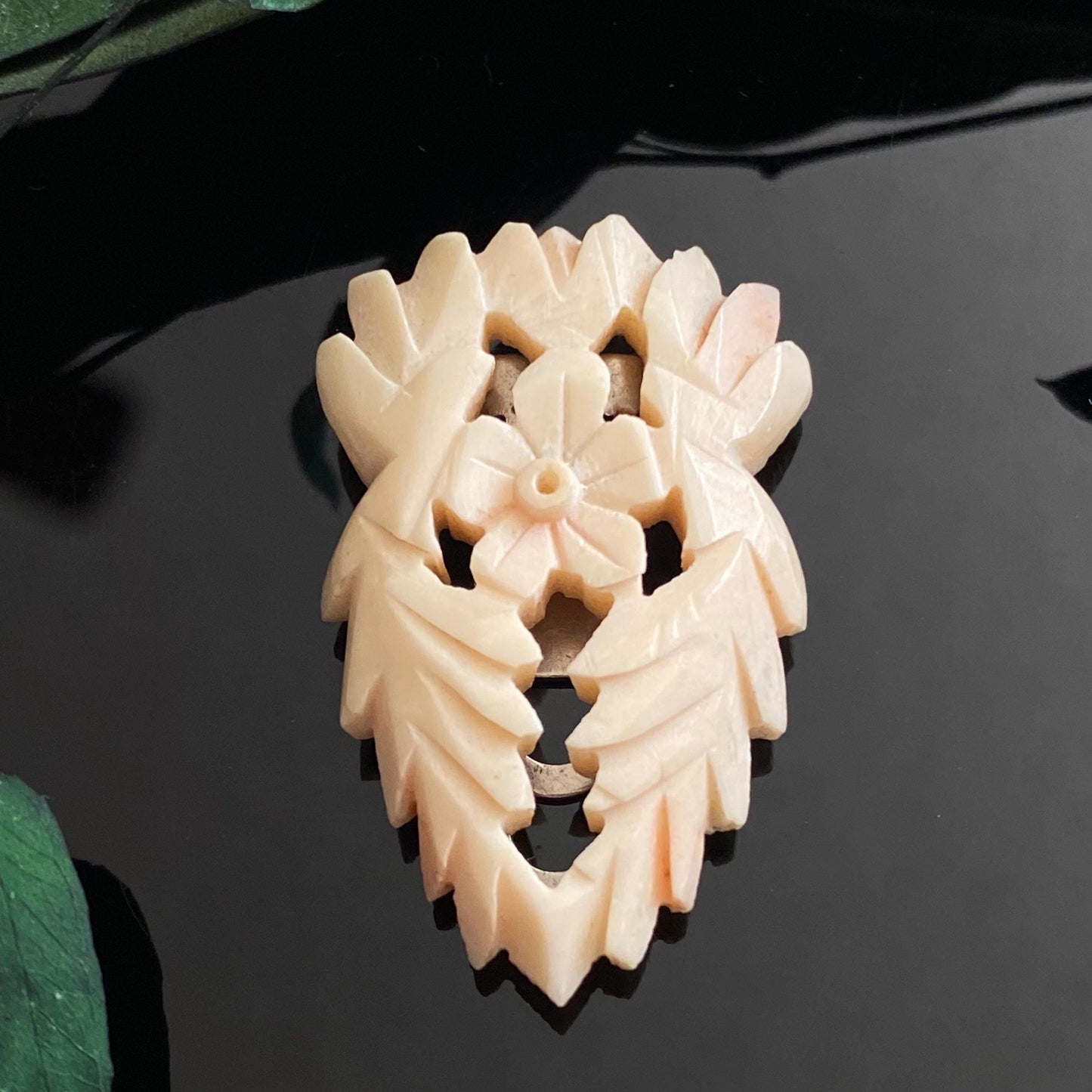 Vintage Carved Flower Dress Clip