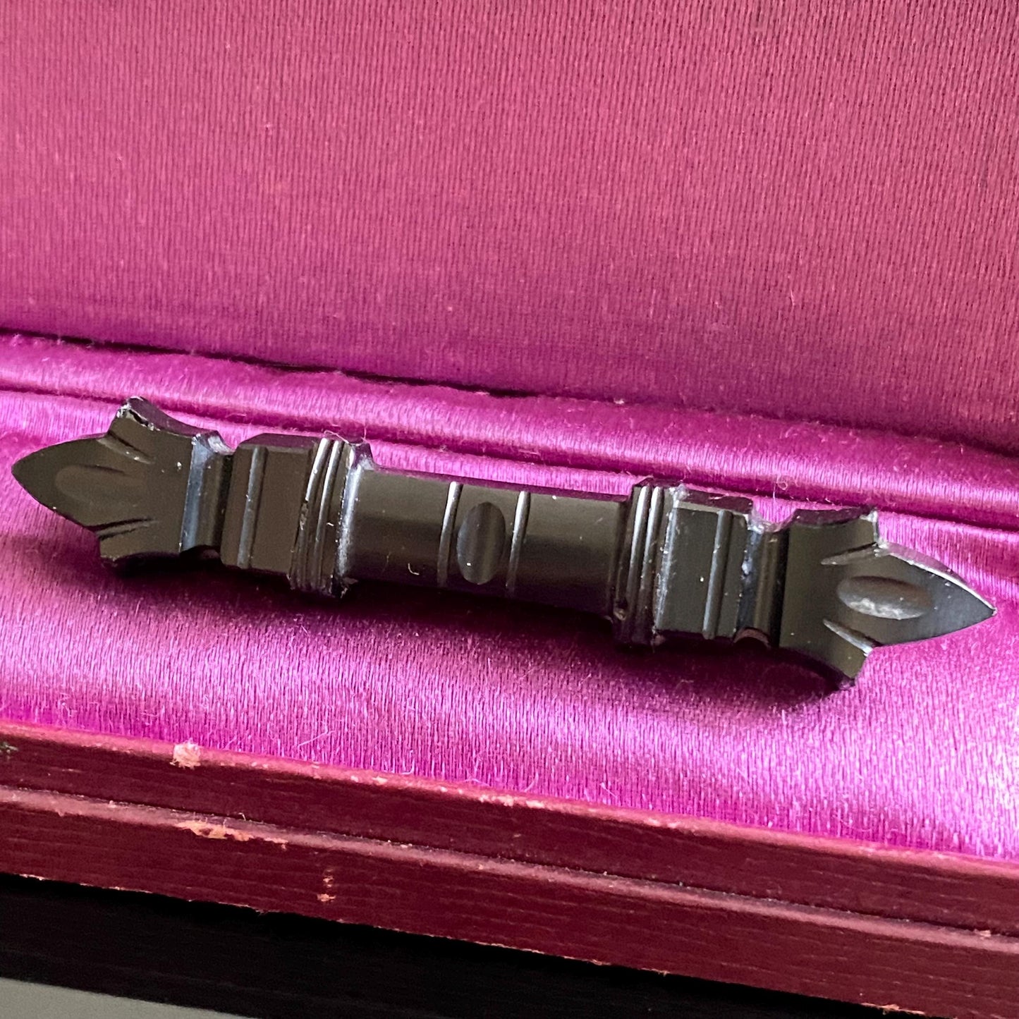Victorian Carved Whitby Jet Mourning Bar Pin Brooch