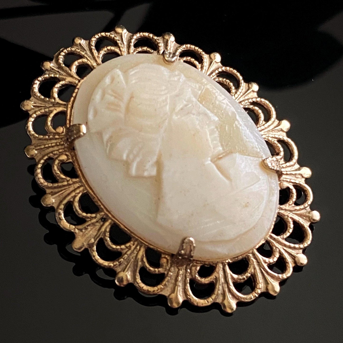 Vintage Genuine Shell Cameo Oval Pin Brooch