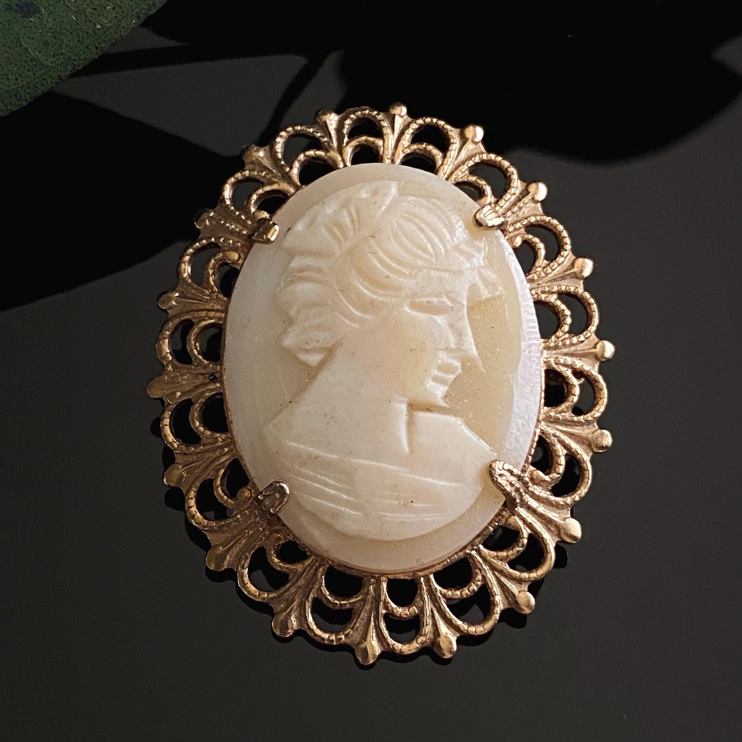 Vintage Genuine Shell Cameo Oval Pin Brooch