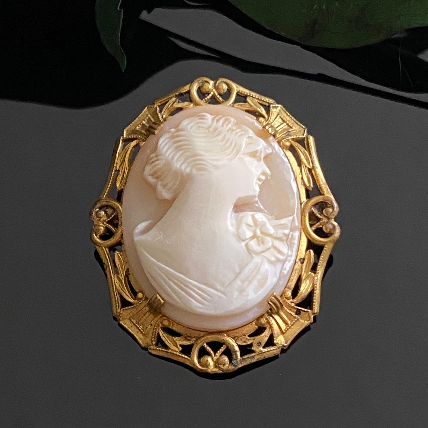 Antique Vintage Shell Cameo of Woman Gilt Filigree Brooch