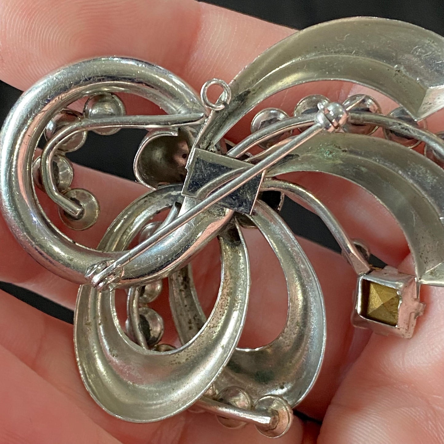 Vintage Silver Metal Green Rhinestone Ribbon Brooch | Retro 1940s-1950s
