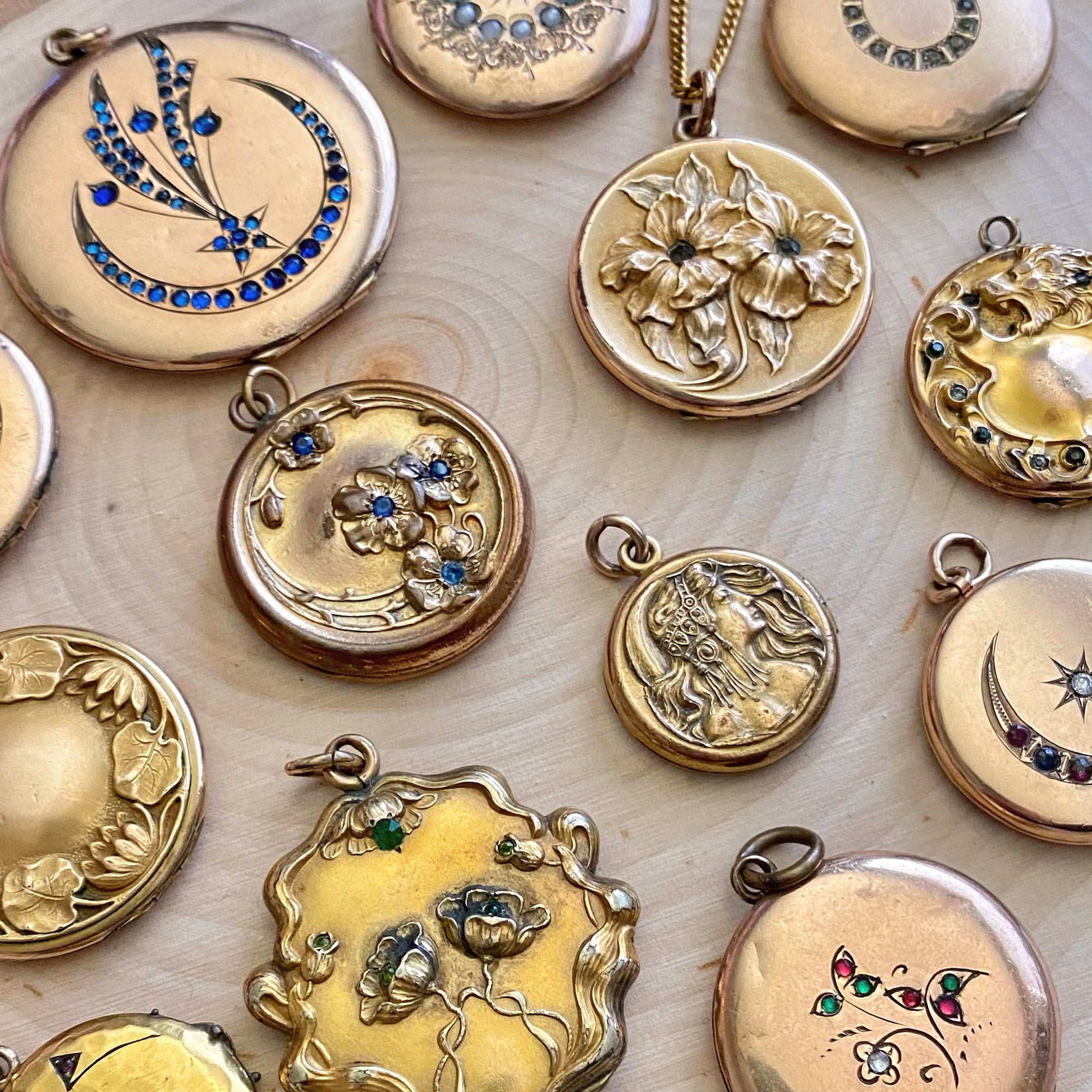 11 Reasons to Collect Antique & Vintage Lockets – Theophelia