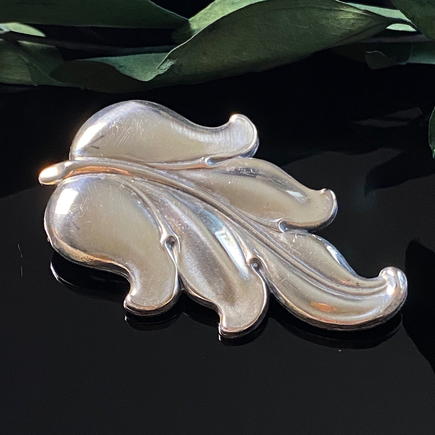 Vintage Napier Silvertone Repousse Leaf Fur Clip