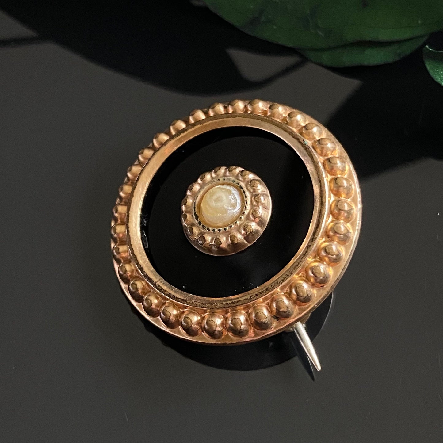 Antique Victorian Round Rolled Gold Jet Glass Mourning Pin Brooch