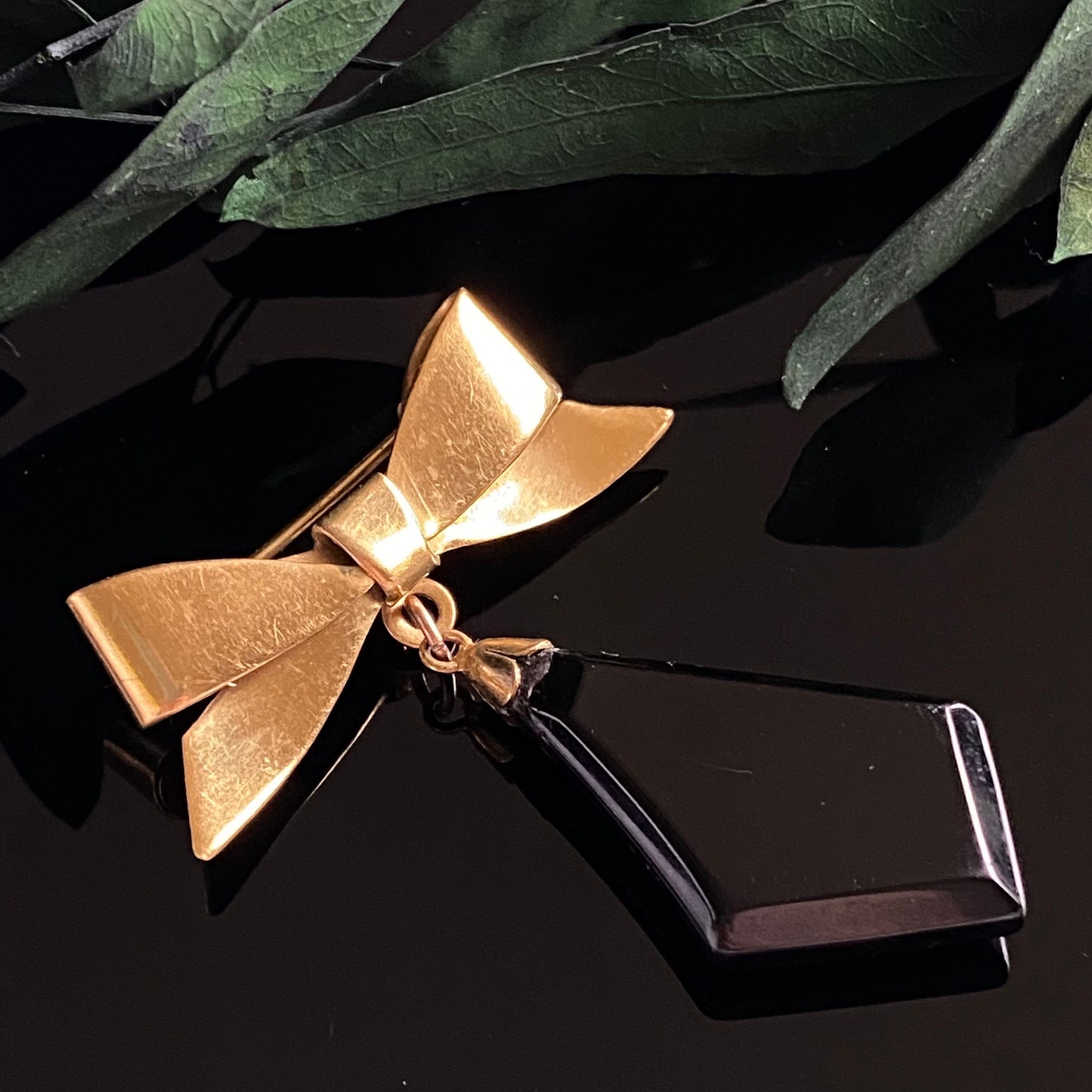Antique Rolled Gold Bow Whitby Jet Dangle Pin Brooch