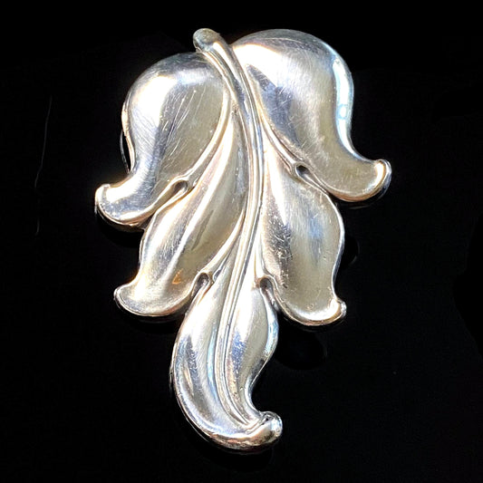 Vintage Napier Silvertone Repousse Leaf Fur Clip