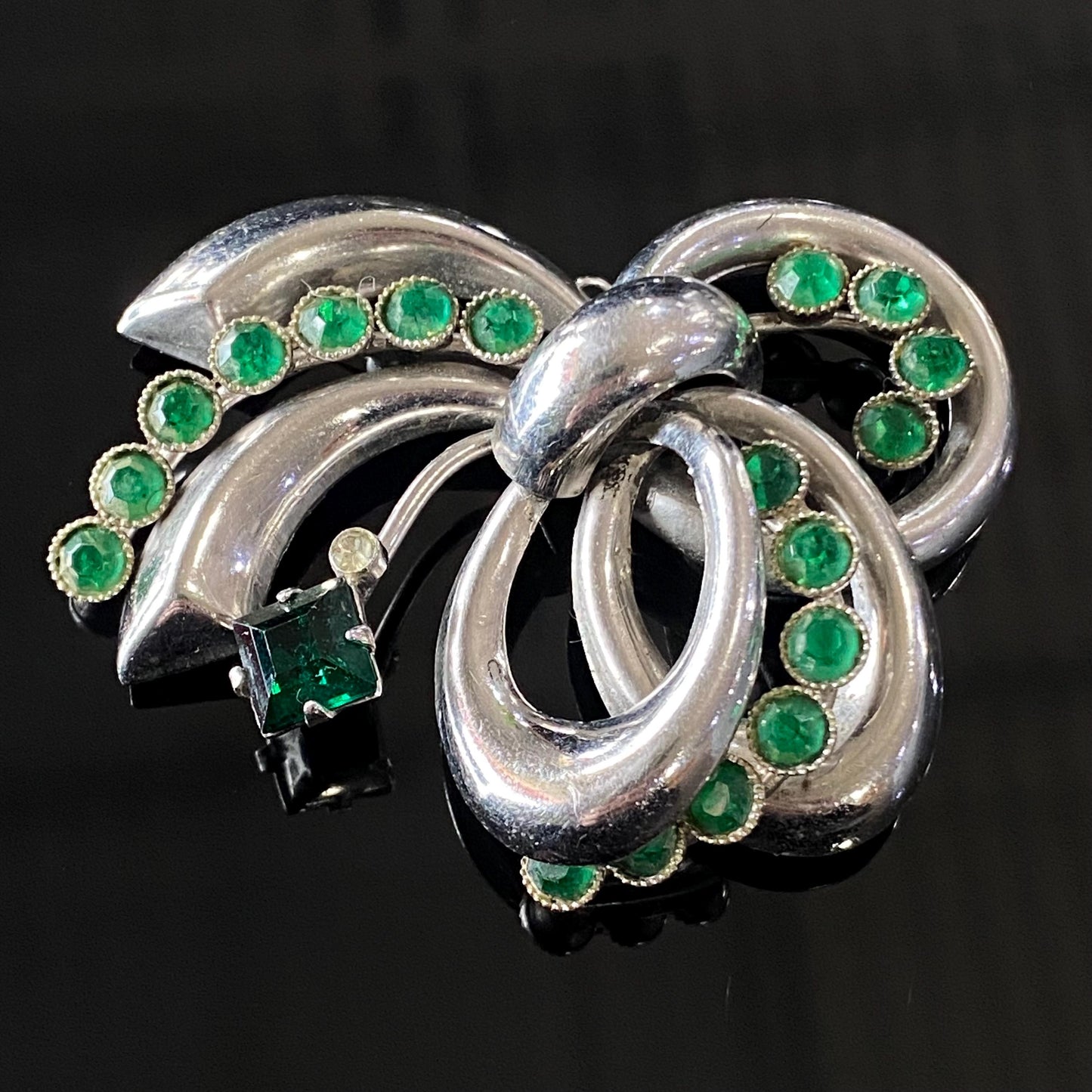 Vintage Silver Metal Green Rhinestone Ribbon Brooch | Retro 1940s-1950s