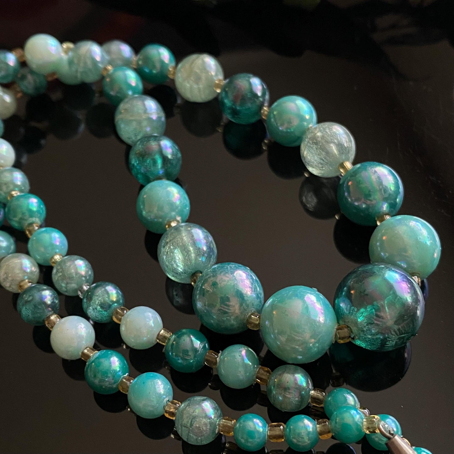 Vintage Gradiated Iridescent Round Blue Bead Necklace 22”