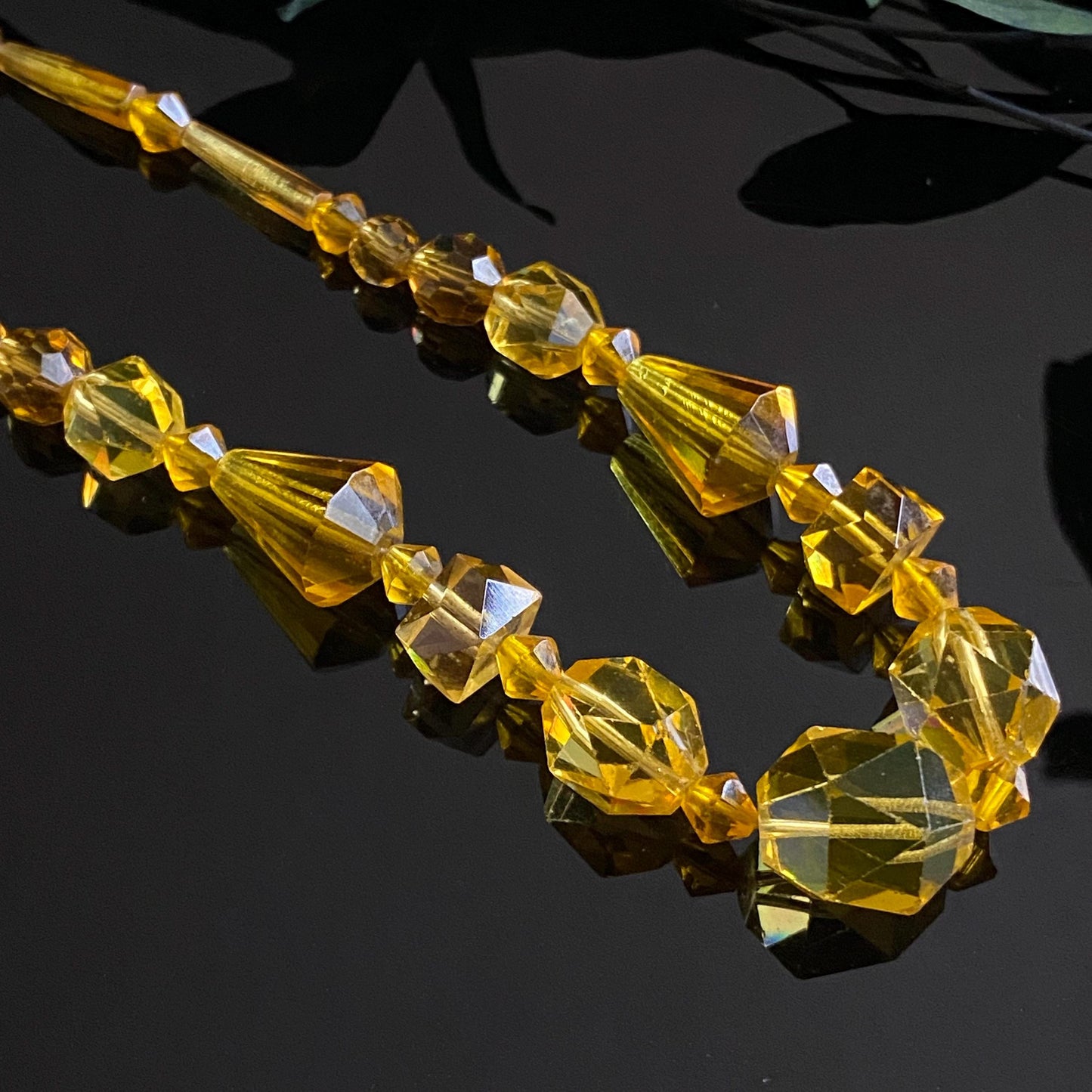 Antique Vintage Faceted Yellow Vaseline Uranium Glass Graduated Czech Bead Necklace
