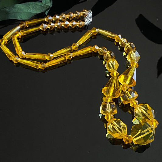 Antique Vintage Faceted Yellow Vaseline Uranium Glass Graduated Czech Bead Necklace