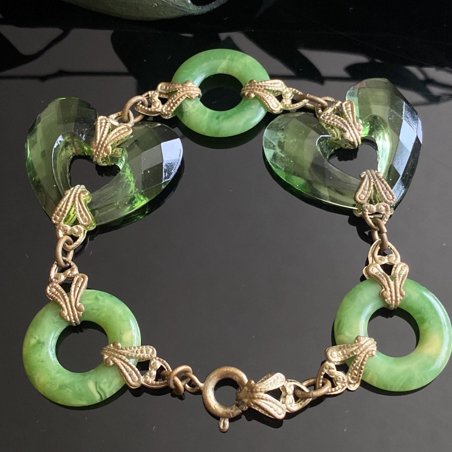 Antique Vintage Art Deco Green Czech Glass Hearts & Peking Glass Rings Brass Filigree Bracelet 7"