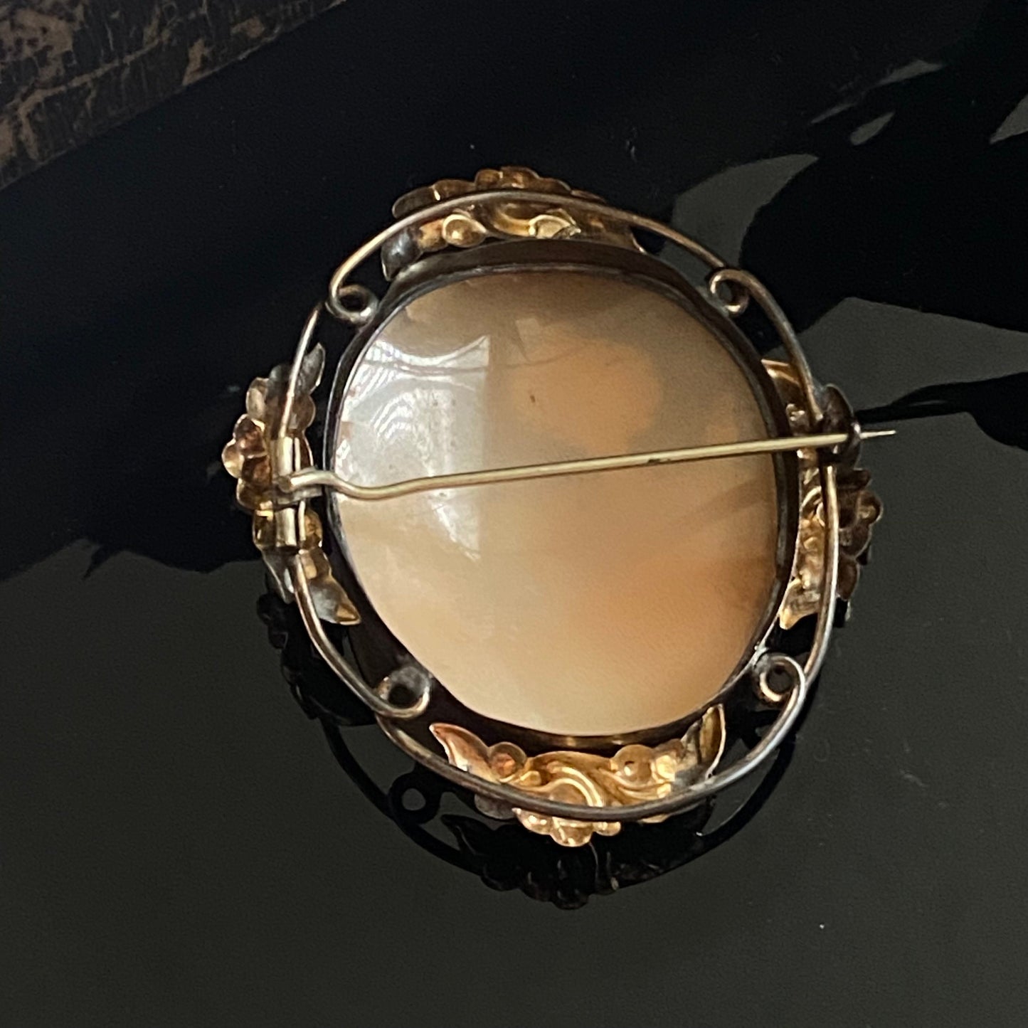 Antique Victorian Large Scenery Conch Shell Cameo Floral Brooch